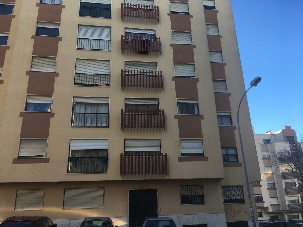 אמאדורה Apartamento Lisboa - Reboleira מראה חיצוני תמונה